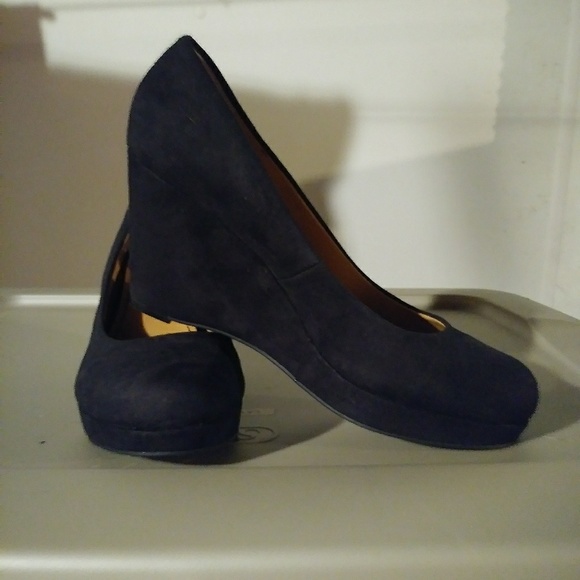 Black wedge heels by A.N.A. Size 8.5 womens - Picture 1 of 3